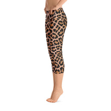 Leopard "All Over Animal" 2 Capri Leggings by Design Express